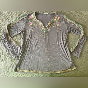 Solitaire Lavender Long Sleeve Embroidered Floral Rayon Tunic Size Medium